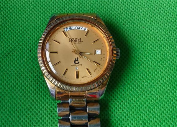 依波路手表走走停停应该咋解决